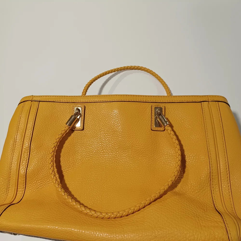 Gucci Bella Medium Tote Bag - Picture 8 of 14